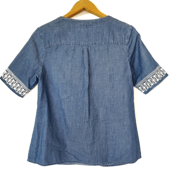 FUNAL PRICE Vineyard Vines Embroidered Summer Chambray Top - Picture 3 of 7